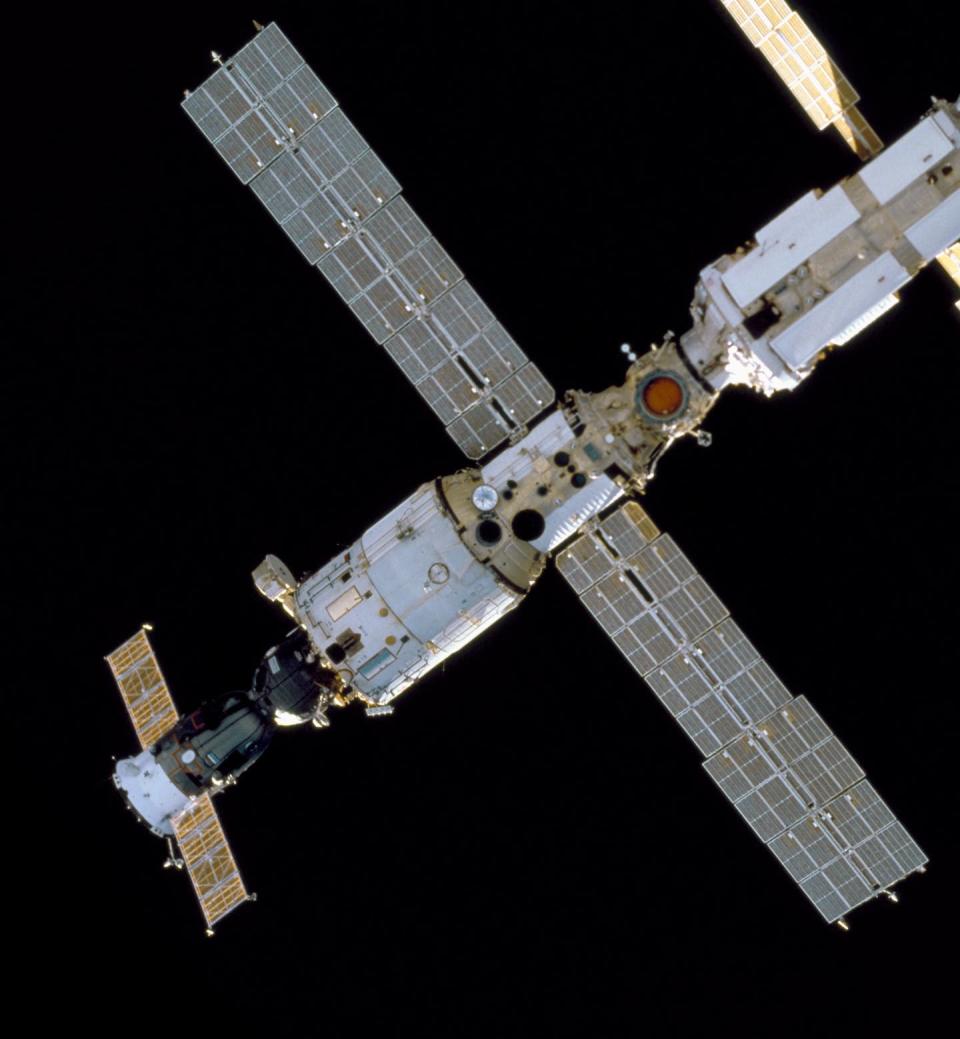 The Zvezda module, at the far bottom left in this photo, is one of six Russian segments of the ISS and houses the engines used to keep the station in orbit. <a href="https://archive.org/details/STS097-702-061" rel="nofollow noopener" target="_blank" data-ylk="slk:NASA;elm:context_link;itc:0;sec:content-canvas" class="link ">NASA</a>
