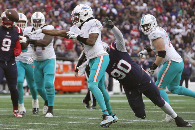 Dolphins QB Teddy Bridgewater suffers injured finger in loss vs. Patriots