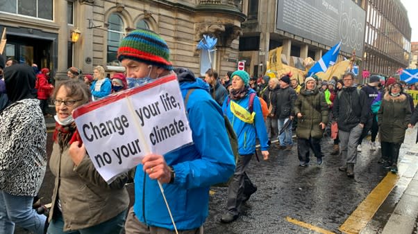 2021年英國格拉斯哥氣候大會召開時，環保團體在街頭遊行呼籲展開氣候行動。圖片來源：高宜凡提供