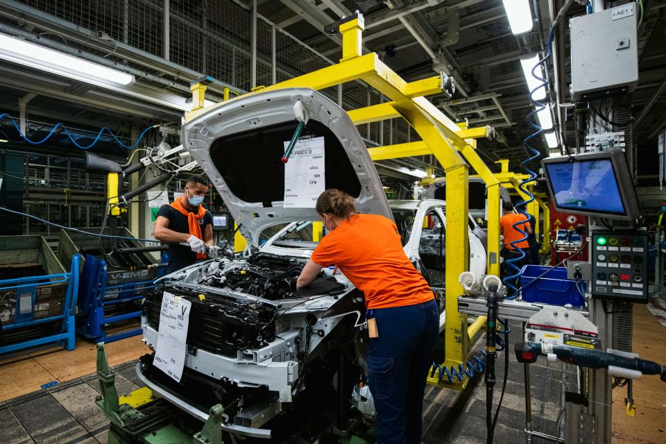 Employees work at the production line of Volvo's Torslanda production plant in Gothenburg, Sweden. Photo: Jonathan Nackstrand/AFP