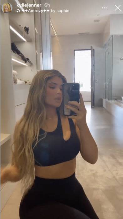 kylie-jenner-alo-yoga-bralette