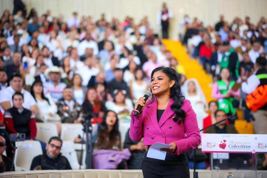 Montserrat Caballero une en matrimonio a más de mil parejas en Tijuana en San Valentín