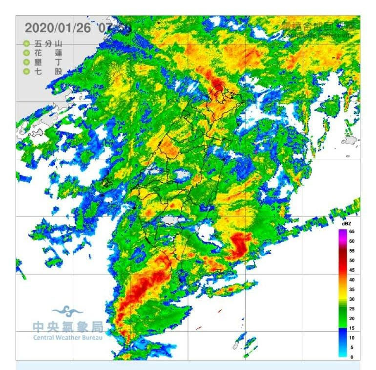 中中央氣象局副局長鄭明典在臉書發文「初二雨來了」並po出中央氣象局天氣圖指出，雷達回波非常明顯，這場雨幾乎涵蓋全台灣，可能會持續一陣子。（圖取自中央氣象局官網）