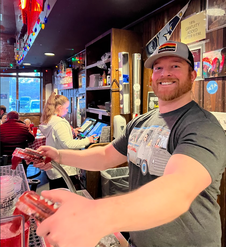 Huey's employee Will Jasper was named the 2023 Michelle Land Award Winner at Welcome to Memphis's annual Pick Awards. The Michelle Land Award acknowledges the incredible lengths team members will go through for those who visit Memphis hotels, restaurants and attractions.