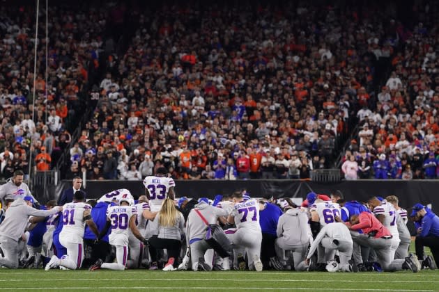 Monday Night Football' Turns Scary After Buffalo Bills Player Suffers  Cardiac Arrest on Field 