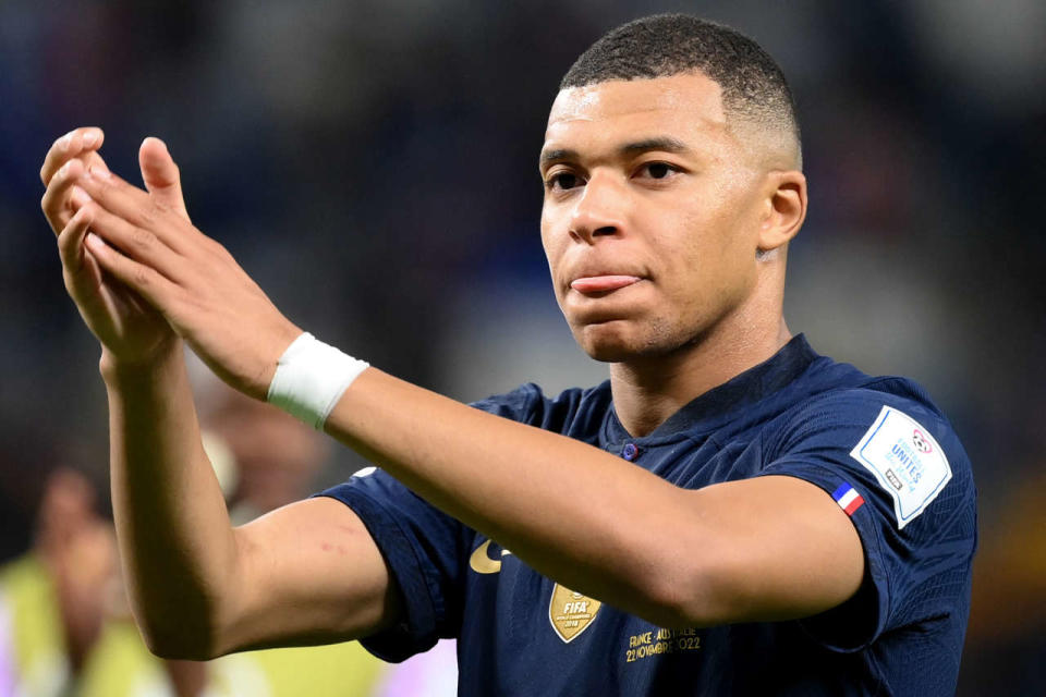 France's forward #10 Kylian Mbappe applauds supporters after France won the Qatar 2022 World Cup Group D football match over Australia at the Al-Janoub Stadium in Al-Wakrah, south of Doha on November 22, 2022. (Photo by FRANCK FIFE / AFP)