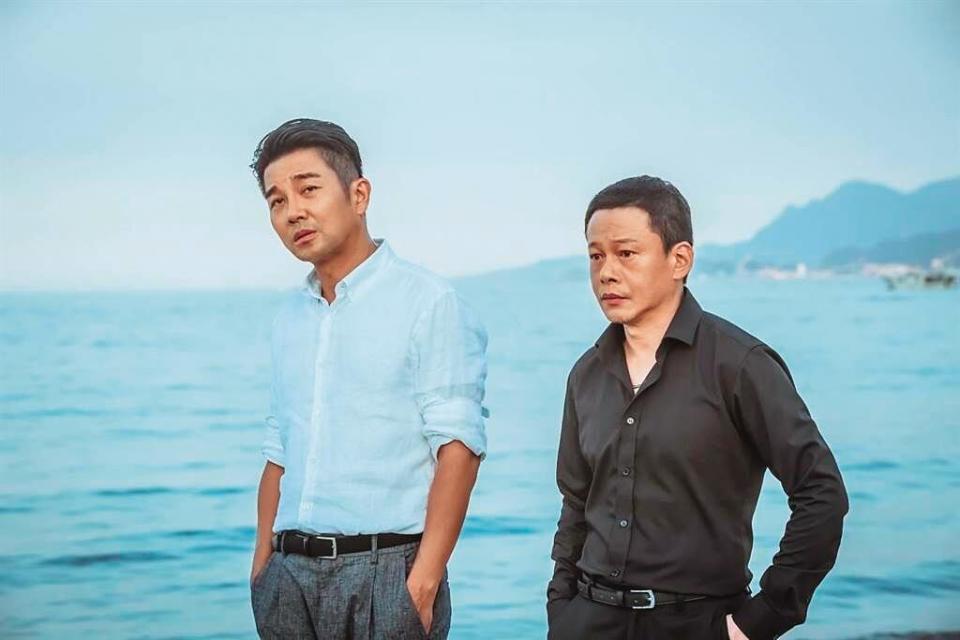 新片《山中森林》謝承均（左）飾演李康生（右）的二把手，角色感覺夢回《鬥魚》的「豹哥」。（禾力文創提供）