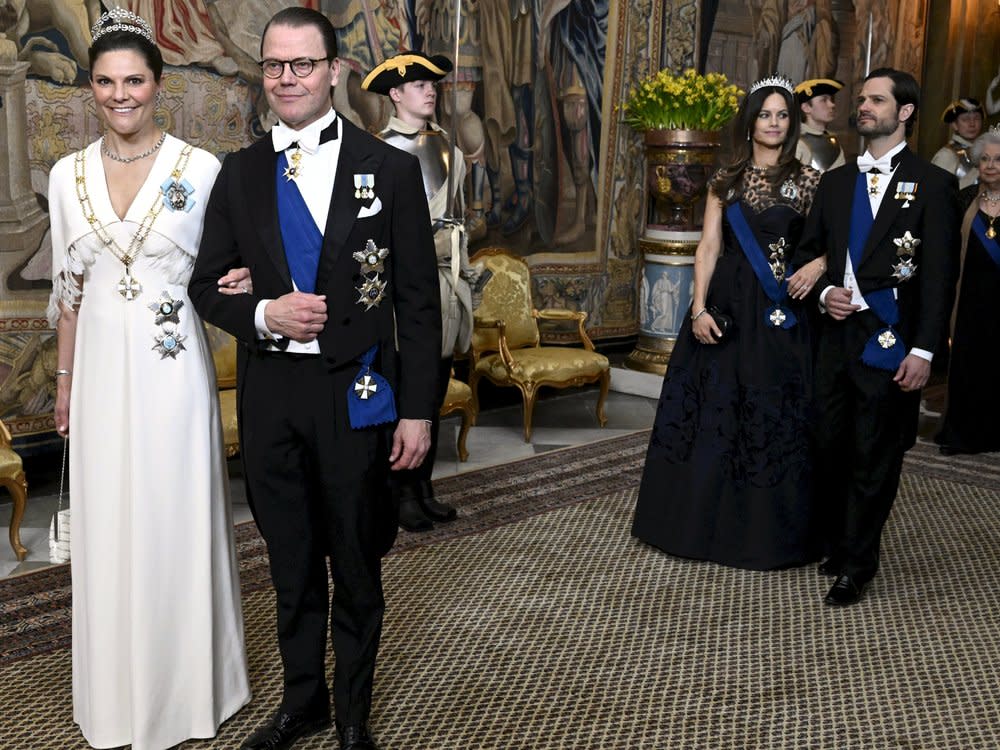 Kronprinzessin Victoria von Schweden mit Prinz Daniel, dahinter Prinz Carl Philip von Schweden mit Prinzessin Sofia. (Bild: HEIKKI SAUKKOMAA/LEHTIKUVA/ddp/Sipa USA)