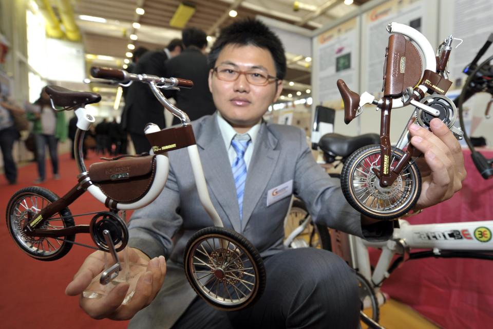 Taipei's Peng-Jen Chen hopes his invention, an electric folding bicycle, doesn't hit the brakes at the Swiss gadget fair which runs from 18-22 April.