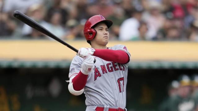 Angels rookie O'Hoppe forced from game by shoulder pain