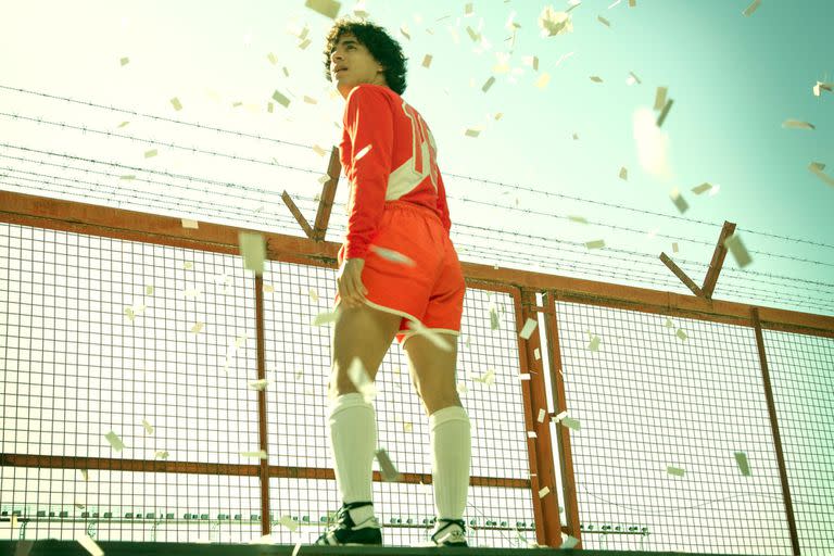 Una escena de la nueva serie de Amazon, Maradona, sueño bendito