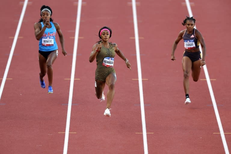 Sha'Carri Richardson (centro), durante la primera eliminatoria de los 100 metros del preolímpico de atletismo de Estados Unidos, en Eugene (Oregón) (Christian Petersen)