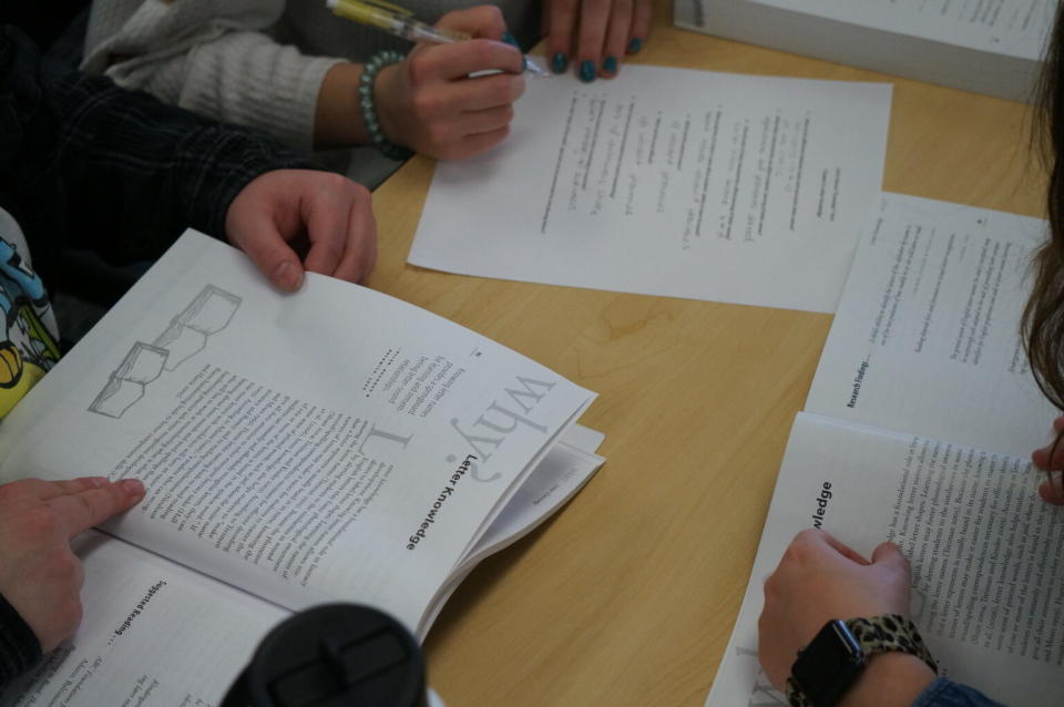 Students in Ronda Fritz’s literacy course at Eastern Oregon University learn about the 44 sounds letter in the English alphabet that they’ll need to teach kids for them to decode words. (Alex Baumhardt/Oregon Capital Chronicle)