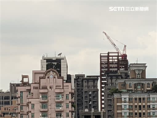  不同焦段拍攝，遠方的建築物仍算清晰。（圖／記者谷庭攝）