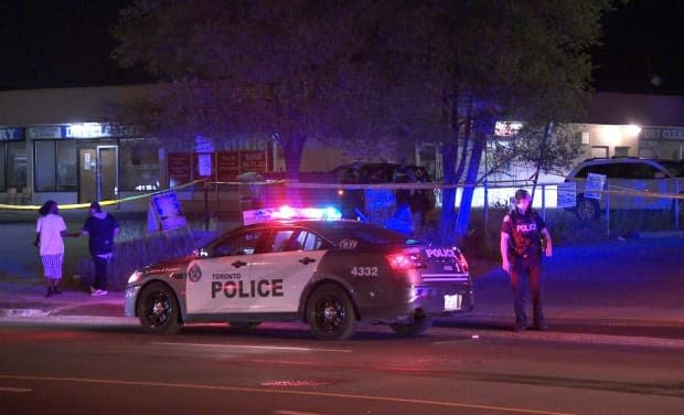 Two males were found with gunshot wounds in the parking lot of a shopping plaza in Scarborough late Sunday, Toronto police say. (Jeremy Cohn/CBC - image credit)