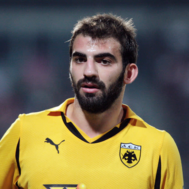 Nom: Grigoris Makos<br>Poste: Milieu<br>Date de naissance (Âge): 18/01/1987 (25)<br>Numéro: 16<br>Club: AEK (Grèce GRE)