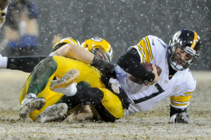 Someday there's going to be a Roethlisberger statue in Pittsburgh, and it should look like this. (Benny Sieu-USA TODAY Sports)