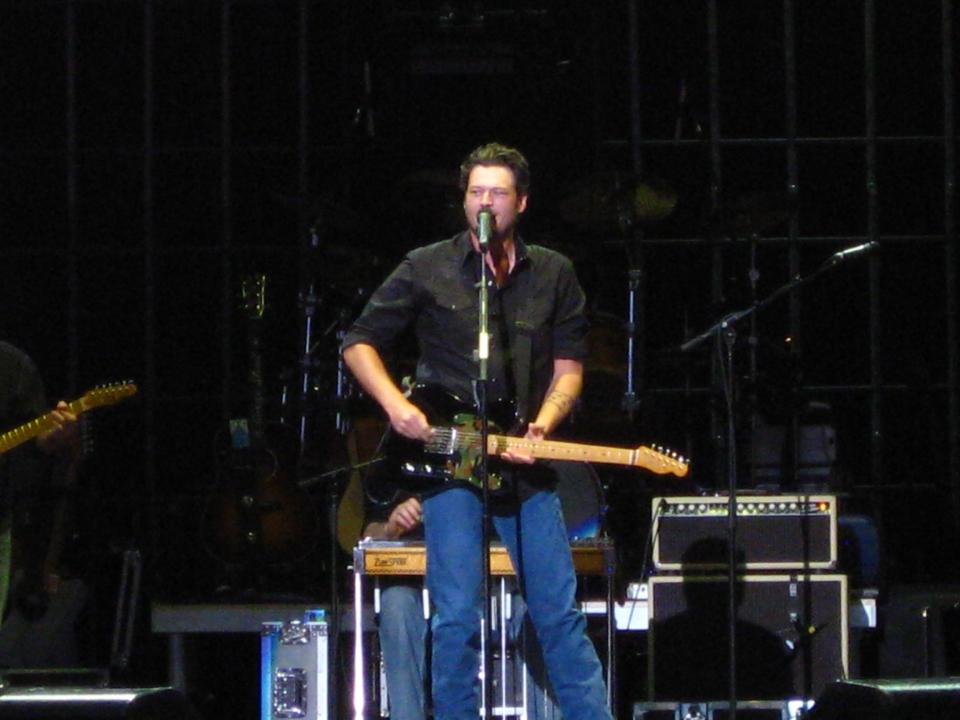 Blake Shelton on stage singing and playing the guitar