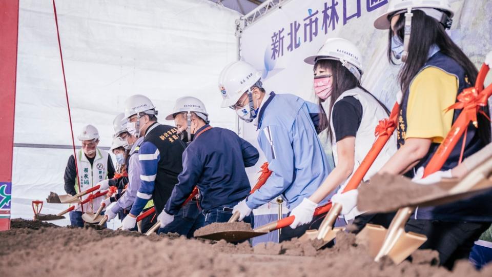 《圖說》林口吉祥影視公園今日由工務局長詹榮鋒（中）主持下舉行開工典禮，預計112年底完工啟用。〈工務局提供〉