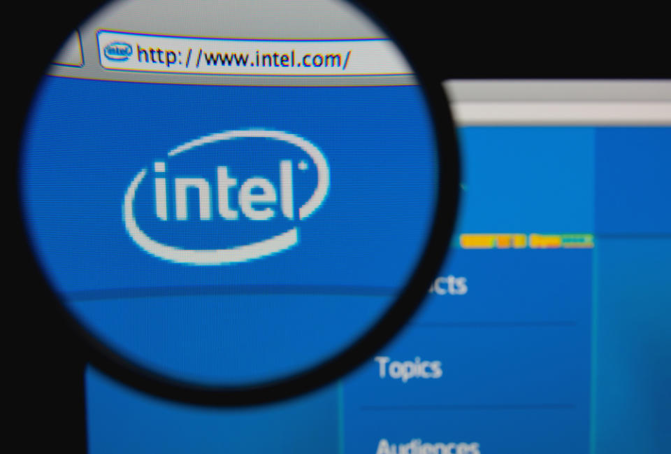 Is Intel Corp (NASDAQ:INTC) The Top 10 Trending AI Stock Amid Latest News and Analyst Ratings?