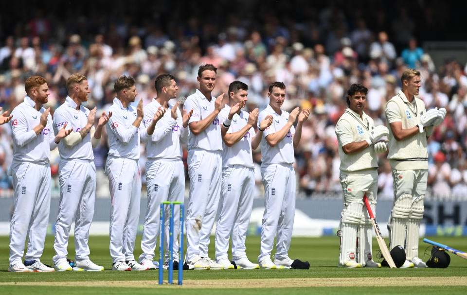 Seen here, Players from England and New Zealand paying tribute to Shane Warne after the 23de over on day one of the first Test at Lord's. 