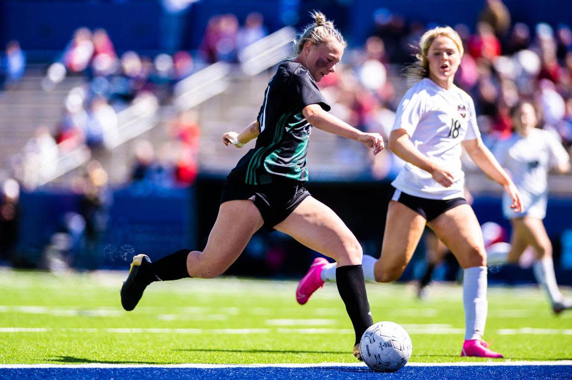 Kennedy Fuller (10) attacks the goal during the 6A Regional Final between the Carroll Lady Dragons and the Marcus Marauders at McKinney ISD Stadium on April 9th, 2022.