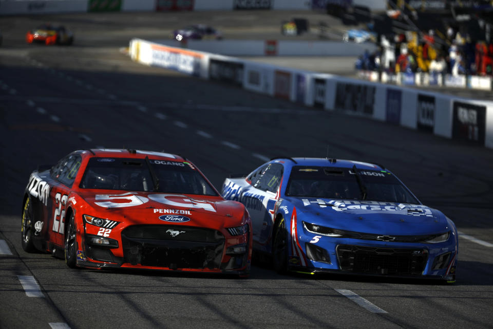 MARTINSVILLE, VIRGINIA - APRIL 16: Joey Logano, driver of the #22 Verizon 5G Ford, and Kyle Larson, driver of the #5 HendrickCars.com Chevrolet, race during the NASCAR Cup Series NOCO 400 at Martinsville Speedway on April 16, 2023 in Martinsville, Virginia. (Photo by Jared C. Tilton/Getty Images)