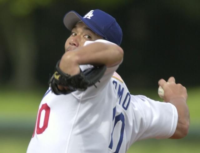 Fernandomania' lives again at Dodger Stadium with retirement of Valenzuela's  jersey – NBC Los Angeles