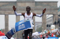 Athletics - Berlin Marathon - Berlin, Germany - September 24, 2017 Kenya's Eliud Kipchoge wins the race REUTERS/Michael Dalder
