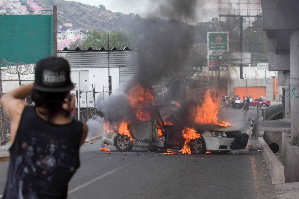 FOTOS: Caos y saqueos por operativo policíaco en San Juanico