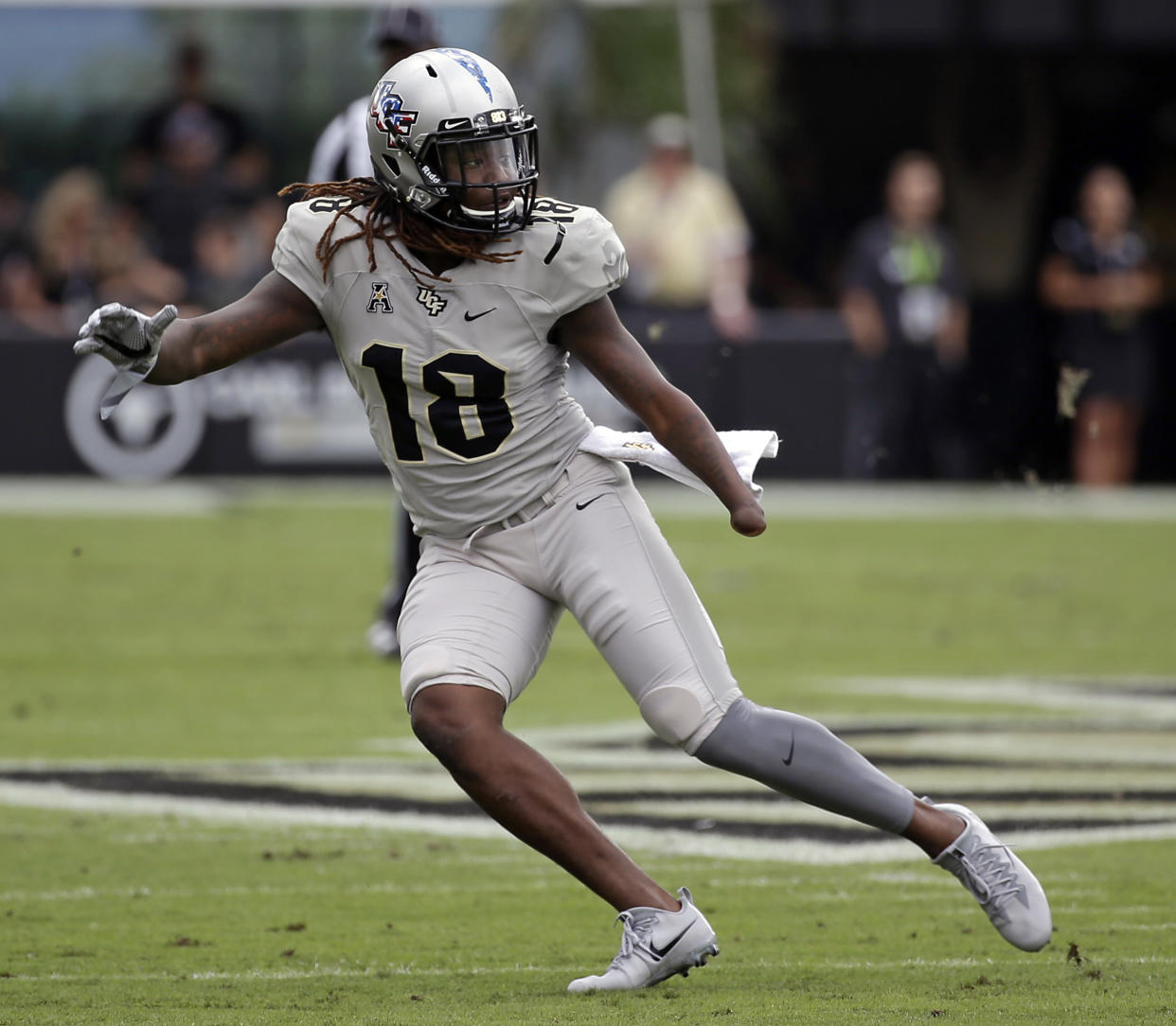 FILE – In this Nov. 11, 2017, file photo, Central Florida linebacker Shaquem Griffin defends against Connecticut during the first half of an NCAA college football game in Orlando, Fla. The American Athletic Conference defensive player of the year in 2016, Griffin has not made quite as many impact plays this season, but he is still among the best players in the conference. (AP Photo/John Raoux, File)