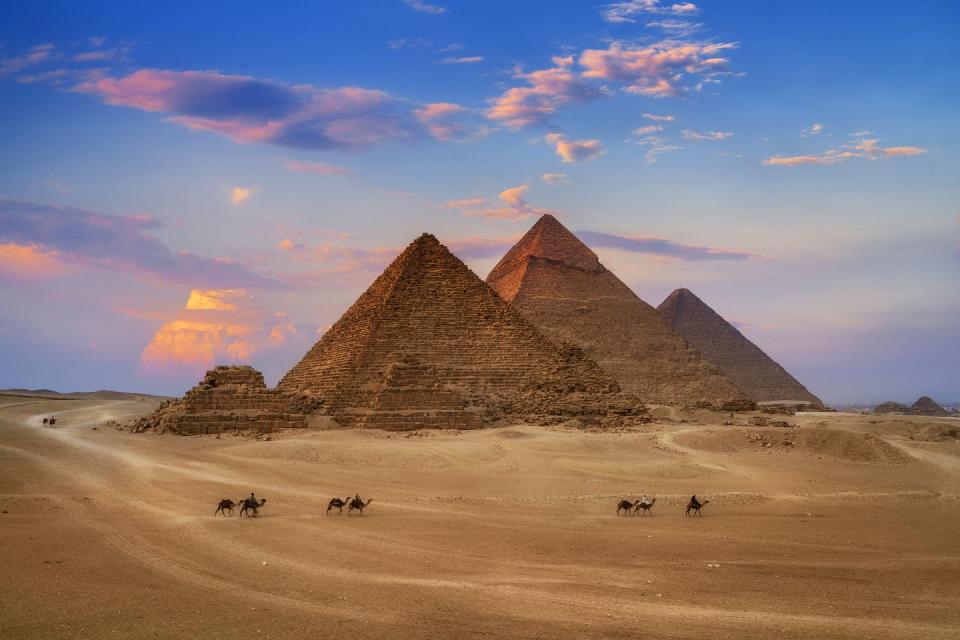 <p>Historians <a href="https://www.britannica.com/topic/Pyramids-of-Giza" rel="nofollow noopener" target="_blank" data-ylk="slk:estimate;elm:context_link;itc:0;sec:content-canvas" class="link ">estimate</a> that it took approximately 100,000 workers several decades to complete the Pyramids.</p>