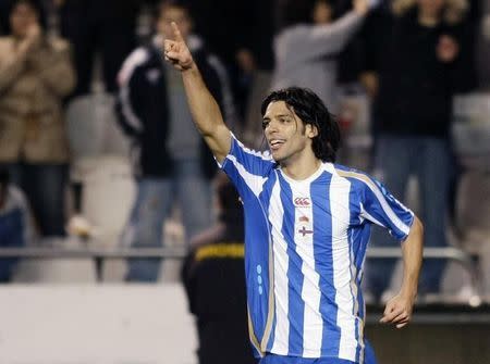 Deportivo Coruna's Angel Lafita celebrates his goal against Malaga during their Spanish First Division soccer match in Coruna December 7, 2008. REUTERS/Miguel Vidal (SPAIN)