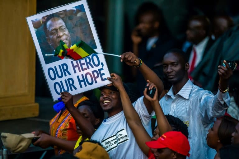 On arrival back in Harare, Emmerson Mnangagwa was treated to a hero's welcome ahead of his inauguration as Zimbabwe's president on Friday