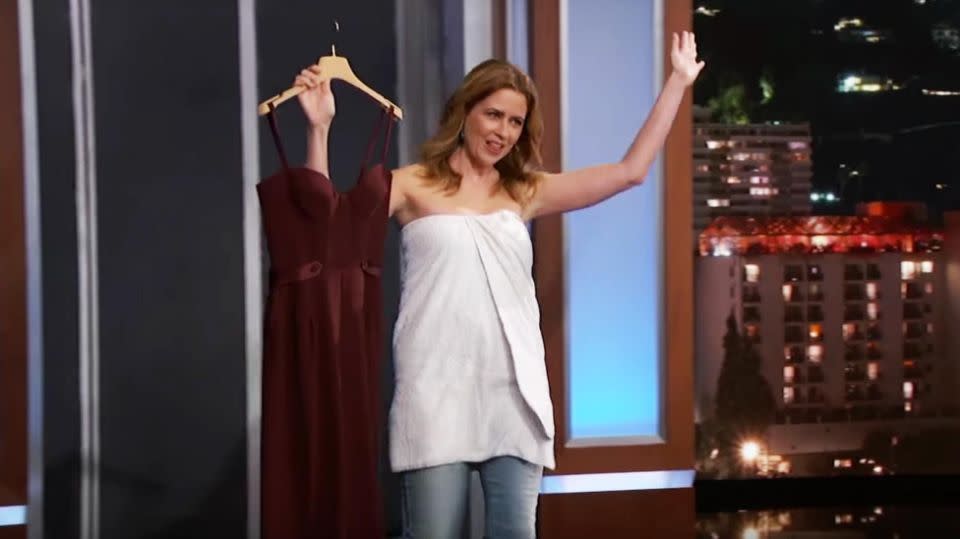 Jenna Fischer may have just had the most wardrobe malfunction ever, appearing on live television in a towel. Source: YouTube / Jimmy Kimmel Live