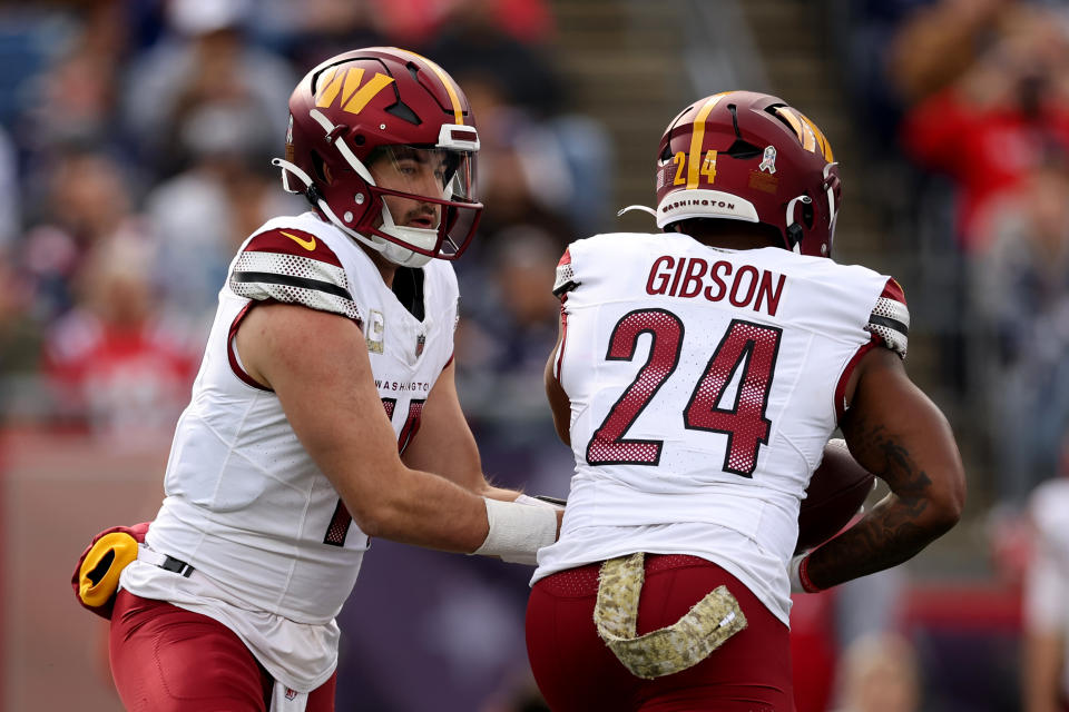 FOXBOROUGH, MASSACHUSETTS – NOVEMBER 05: Sam Howell #14 of the Washington Commanders hands the ball off to <a class="link " href="https://sports.yahoo.com/nfl/players/32736" data-i13n="sec:content-canvas;subsec:anchor_text;elm:context_link" data-ylk="slk:Antonio Gibson;sec:content-canvas;subsec:anchor_text;elm:context_link;itc:0">Antonio Gibson</a> #24. (Photo by Maddie Meyer/Getty Images)