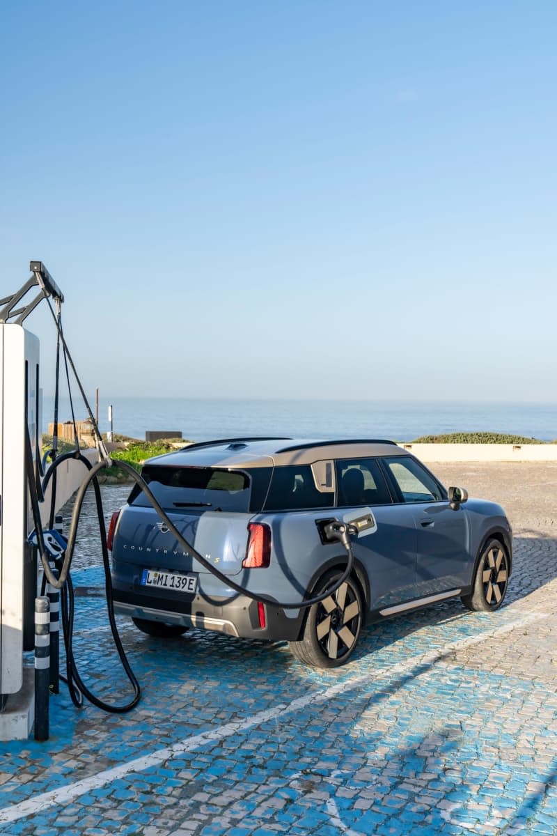 The electric Mini has a maximum range of 455 kilometres. Bernhard Filser/BMW Group/dpa