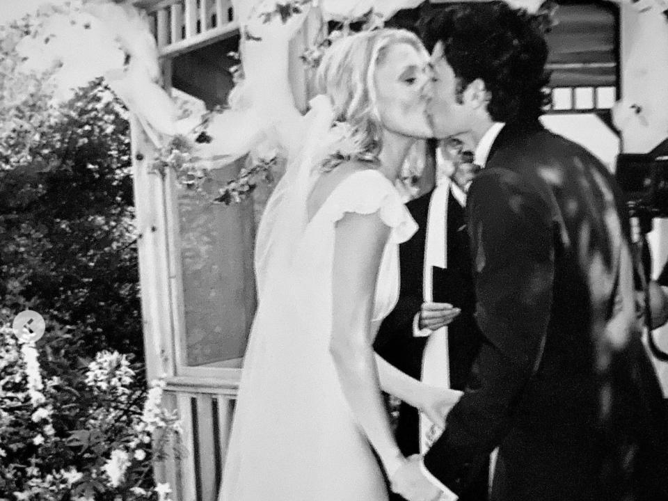 Jillian Fink and Patrick Dempsey kissing on their wedding day.