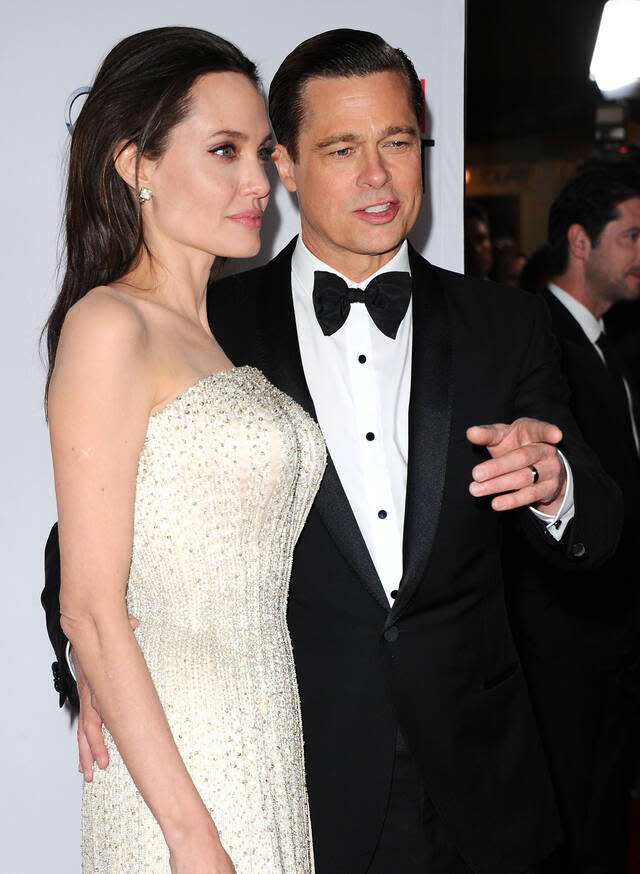 Ma spesso le love story non durano. Ne sono un esempio Brad Pitt e Angelina Jolie che sono stati a lungo la coppia perfetta di Hollywood dopo essersi conosciuti durante le riprese di "Mr. & Mrs. Smith". Ora però stanno conducendo un aspro divorzio.