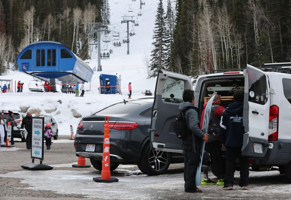 Snowboarders leave Solitude Ski Resort in Big Cottonwood Canyon on Wednesday, Jan. 3, 2024. The lack of accumulated snow in Utah mountains compared to last winter is concerning to officials. | Jeffrey D. Allred, Deseret News