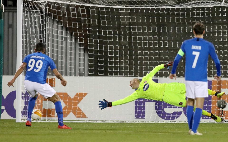 Molde's Norwegian forward Ohi Anthony Omoijuanfo (L) scores his team's second goal from the penalty spot as Dundalk's Irish goalkeeper Gary Rogers attempts to make the save (C) during the UEFA Europa League 1st round Group B football match between Dundalk and Molde at Tallaght Stadium in Dublin, Ireland on October 22, 2020. - GETTY IMAGES