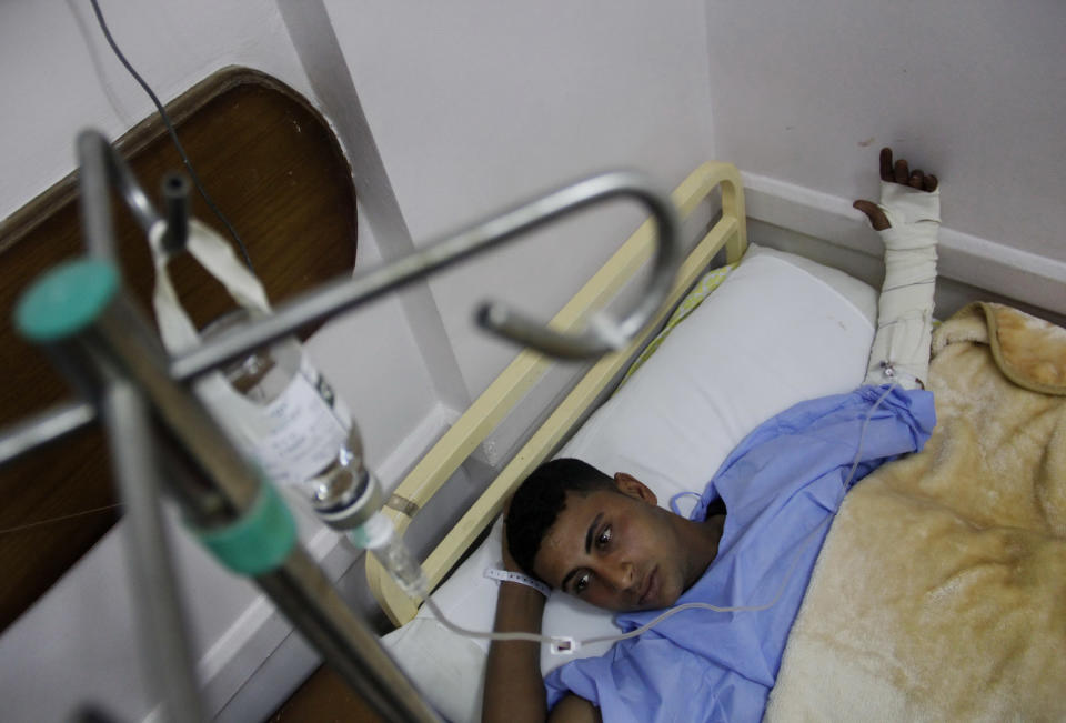 An injured policeman rests in the hospital after a bomb blast that targeted a traffic police post in Cairo, Egypt, Friday, May 2, 2014. A bomb blast near a Cairo court killed one policeman on Friday, shortly after two suicide bombers struck in Egypt's restive Sinai Peninsula in near-simultaneous attacks that killed three people, including a soldier.(AP Photo/Heba Elkholy, El Shorouk Newspaper) EGYPT OUT