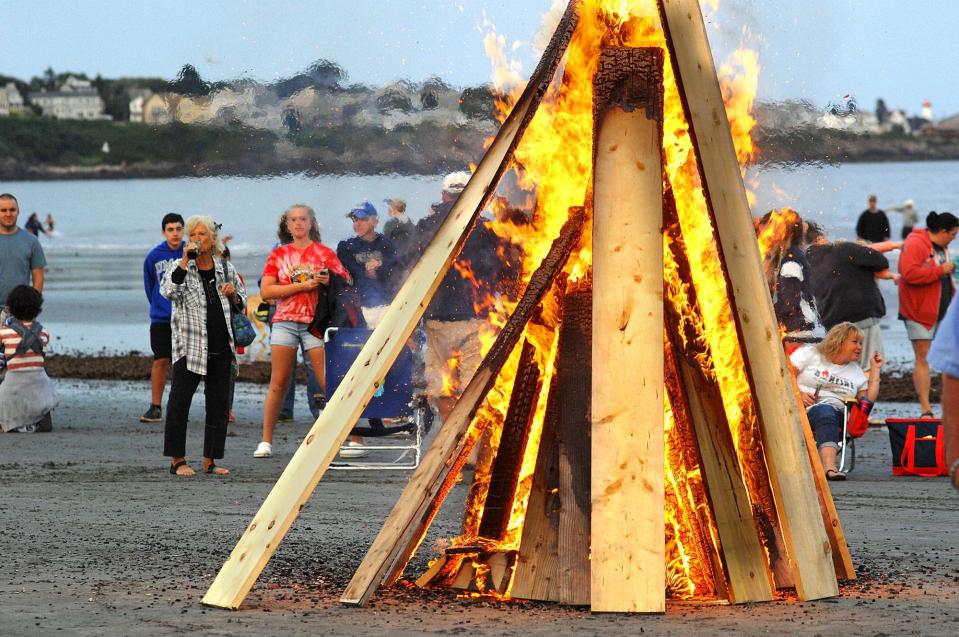 The annual Beach Bonfire will take place Aug. 31. The Bonfire features music, food, and dancing, raising money for the York Community Services Association and York Food Pantry.
[File Photo by Ralph Morang/www.RalphMorang.com]