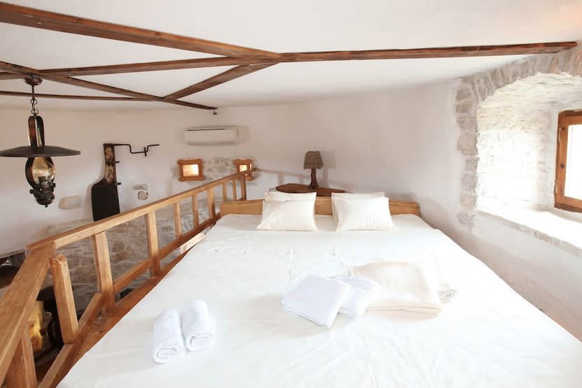 <p>The main bedroom is a loft. (Airbnb) </p>