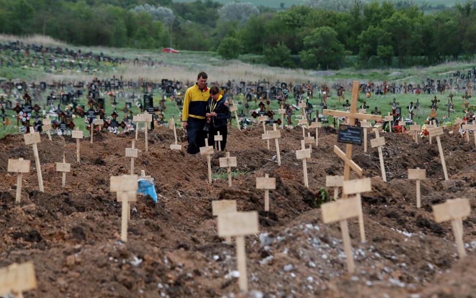 Mass graves in Mariupol - Reuters/Alexander Ermochenko