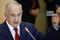 <p>El primer ministro de Israel, Benjamin Netanyahu, gana 136.488 euros, unas cinco veces de lo que ingresa de media un trabajador en su país. (Foto: Francois Mori / AP). </p>