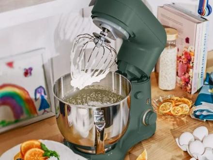 Drew Barrymore and Cameron Diaz Just Changed the Kitchen Appliance