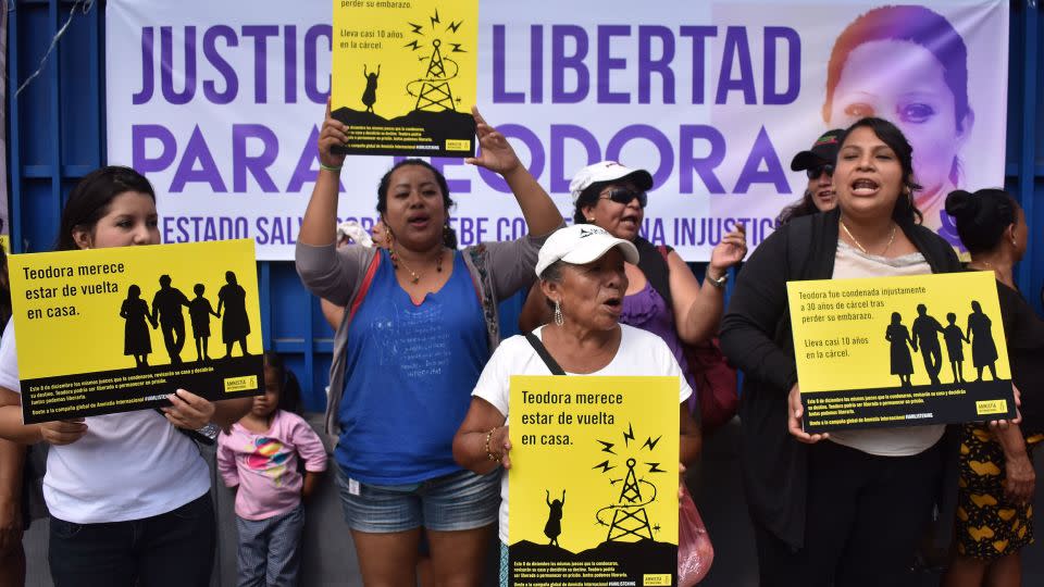 Supporters stood outside the courthouse while a judge reviewed Vásquez's case in 2017, holding signs that said, "Teodora deserves to be back home." - Oscar Rivera/AFP/Getty Images