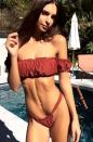 <p>Emily Ratajkowski has shared a racy snap to her Instagram showing some serious flesh and her incredibly toned figure while pool-side soaking up the sun.</p>