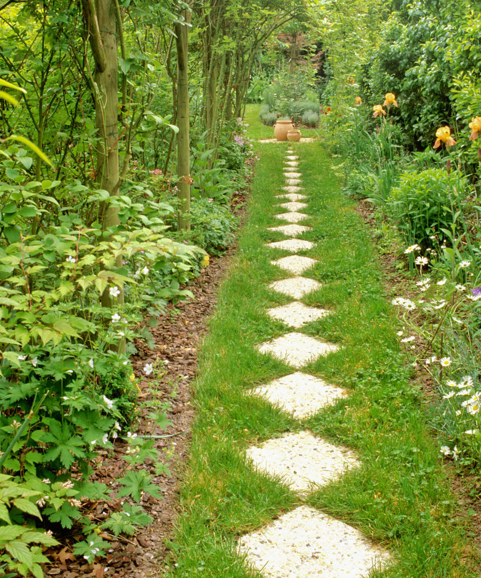 17. For a formal look, lay pavers in a diamond pattern